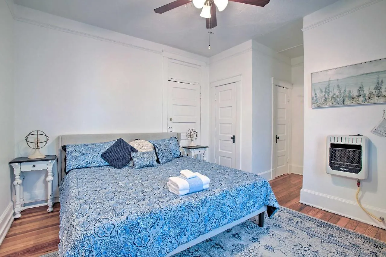 Walkable Savannah Escape In Historic District!