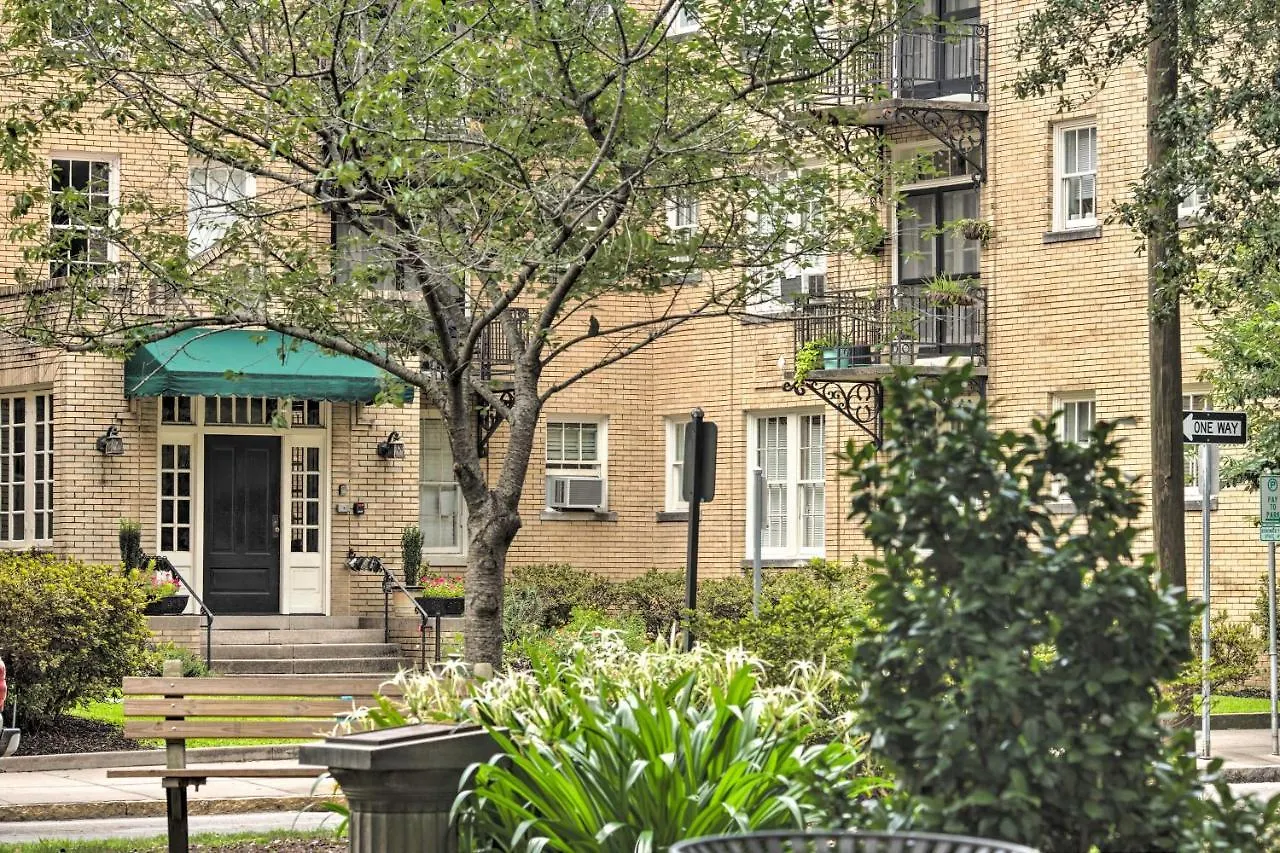 Walkable Savannah Escape In Historic District! Apartmán