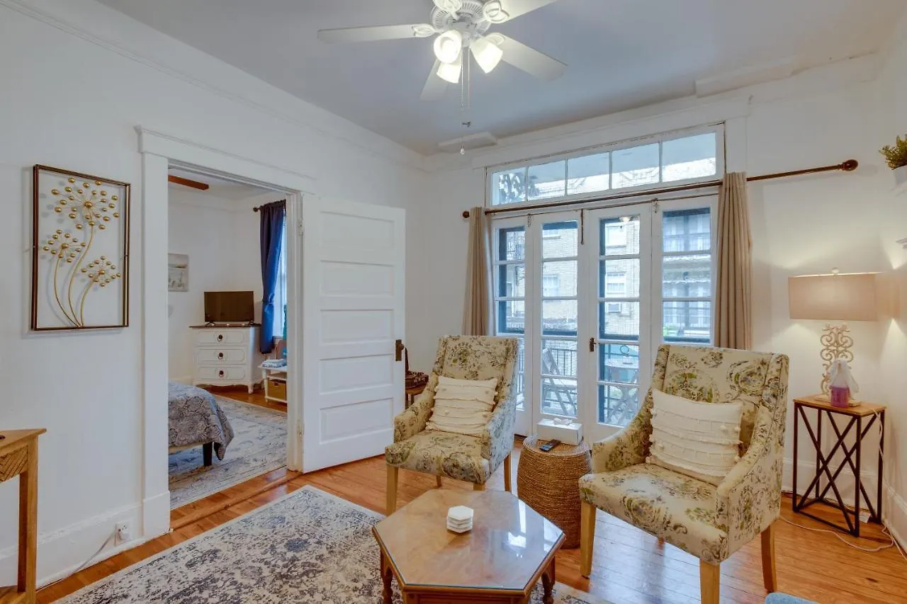 Walkable Savannah Escape In Historic District! Apartmán