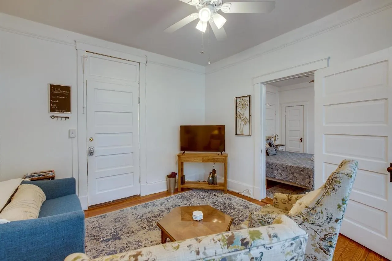Walkable Savannah Escape In Historic District! USA
